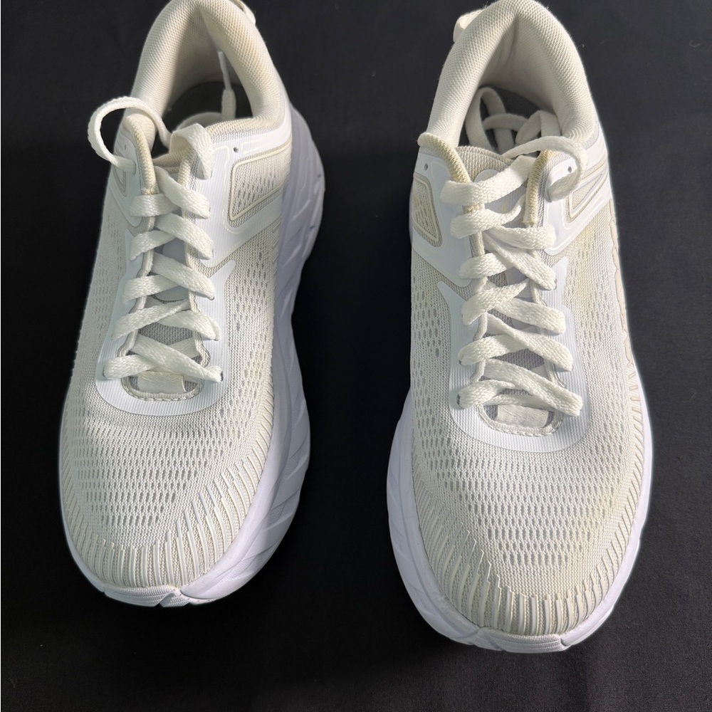 Hoka One One Cream Bondi 7 Sneakers